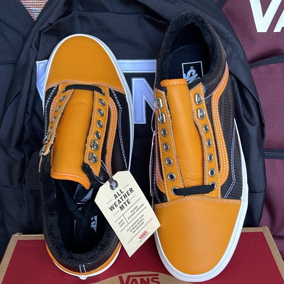 Vans Men’s Old Skool Mte (Mte) Apricot/Black
VN0A348F2NF
Sneakers - Picture 11 of 16